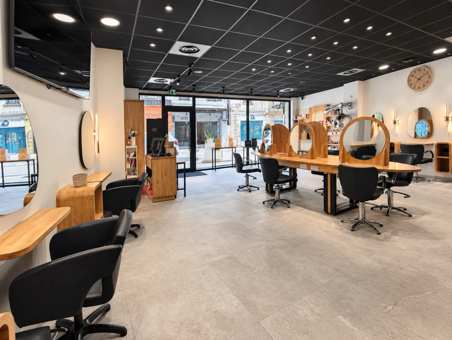 Styling stations facing round mirrors and the shop window, Cagnes-sur-Mer salon