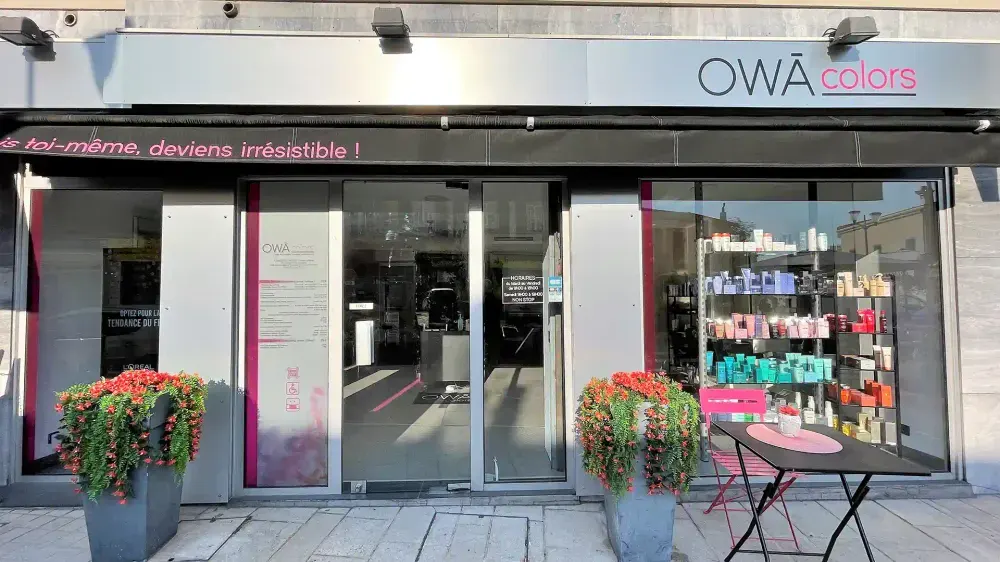 Flower-decked shop front of the OWA Colors salon in Saint-Laurent-du-Var